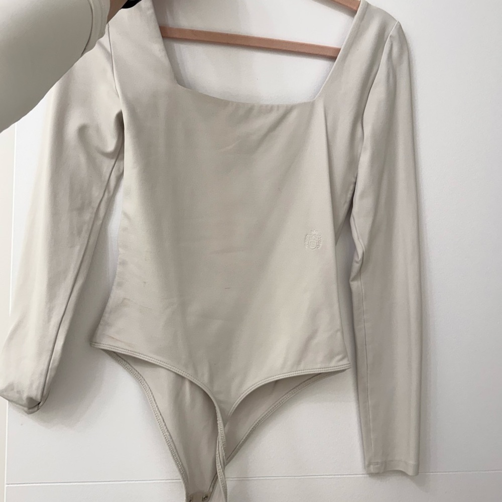Aritzia Original Contour Squareneck Bodysuit sz S matte pearl - Picture 2 of 5